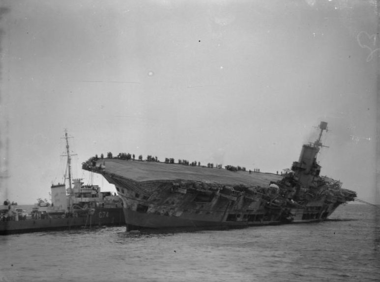 HMS_Ark_Royal_sinking.jpg.e9181eb3416c0c86e702a3189ad8899d.jpg