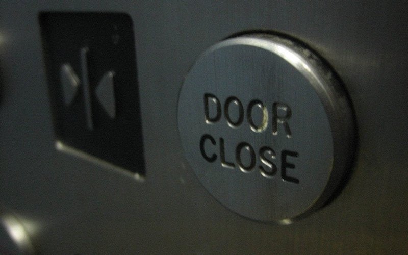 close door button.jpg