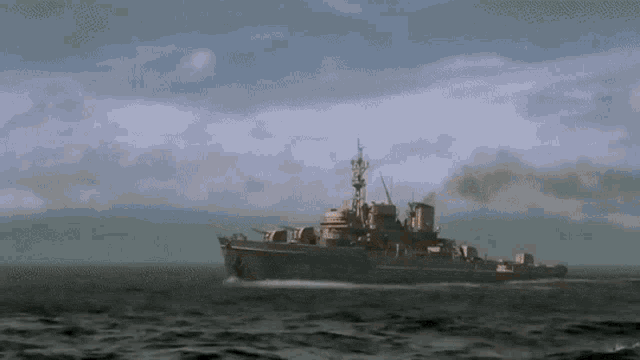 navy-explosion.gif.7b8130c5c55eb1a81ff2a93ab2eb422e.gif